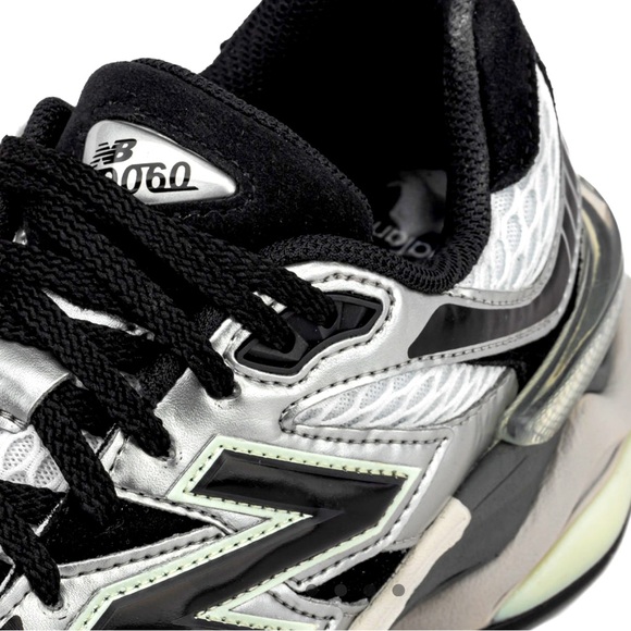 🪙📎 NEW BALANCE 9060 METALLIC SILVER GLOW IN THE DARK 🪙📎 - Picture 3 of 5